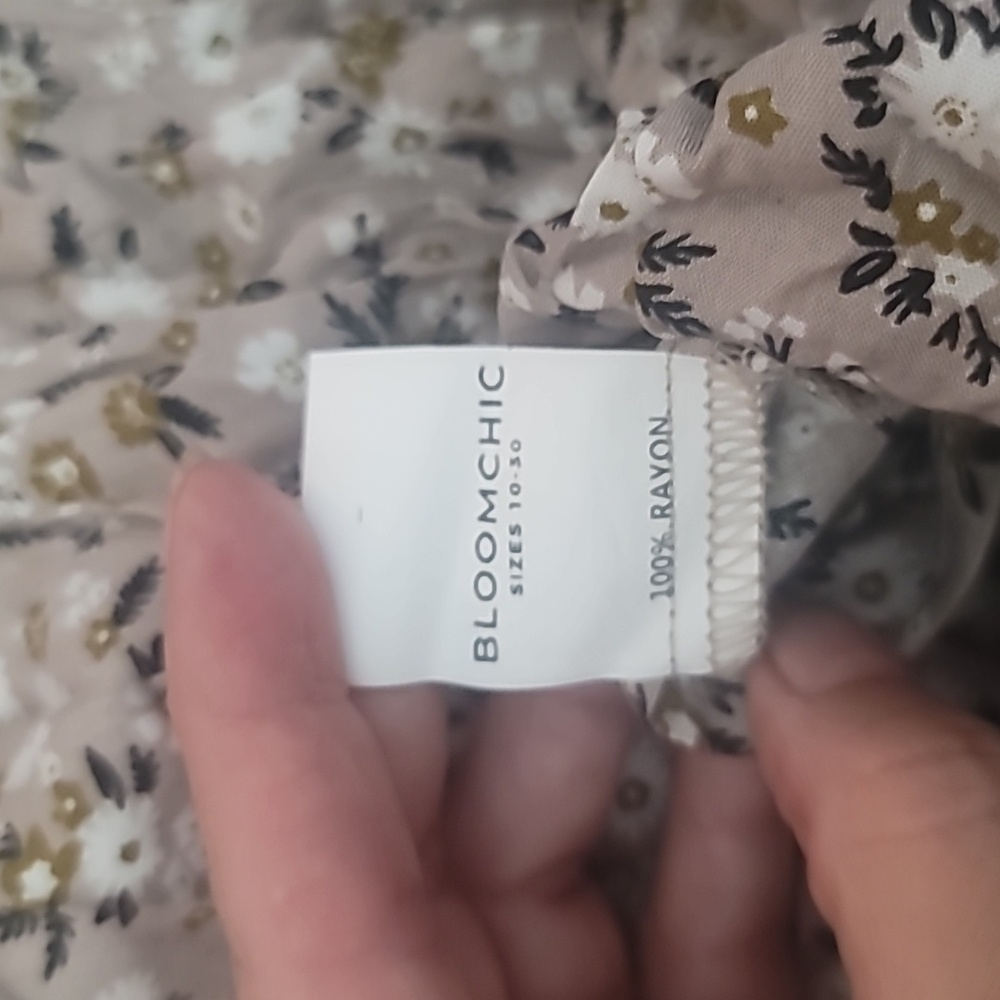 Ditsy Floral Ruffle Sleeve Tie NeckBlouse - Picture 9 of 11